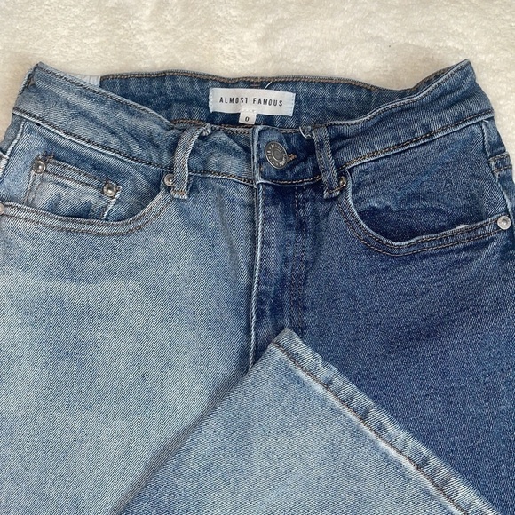 Juniors Almost Famous Two-Tone 90’s Jeans size 0 - Picture 8 of 11